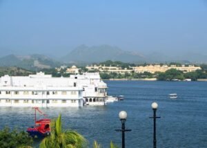 Jagmandir palace lake